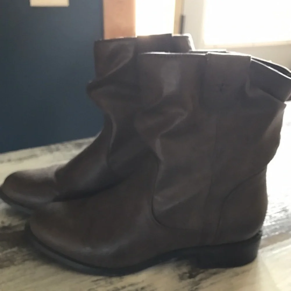 VS Gray Ankle Booties 5 - Picture 3 of 4